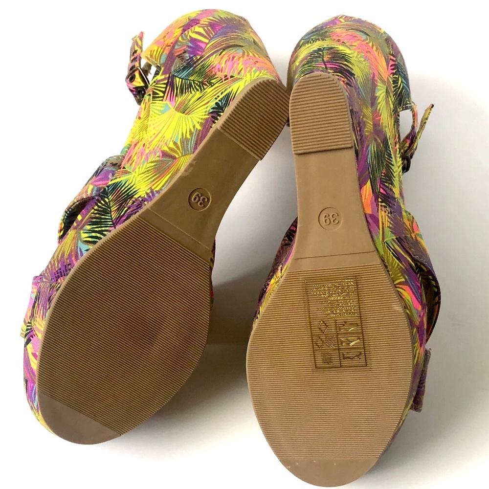 Multi Color Palm Leaf Pattern Wedges - image 4